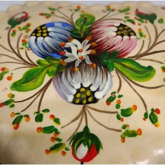 Vtg Floral Heart-Shaped Ceramic Trinket Box Artist Signed Hand-Painted Ceramic - Picture 8 of 14
